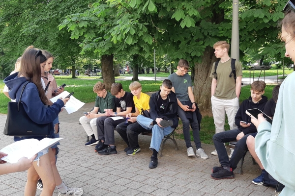 Edukacinė pamoka „Reklama miesto gatvėse: ar ji veikia mane?“ IS klasėje